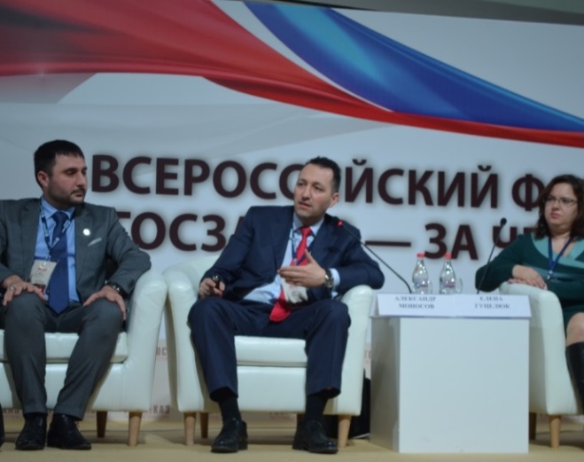 Генеральный директор Александр Моносов во время выступления